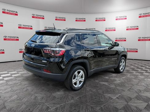 Used 2024 Jeep Compass Latitude AWD/4WD image 5