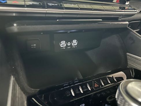 Certified 2024 Jeep Wagoneer Series III AWD/4WD image 30