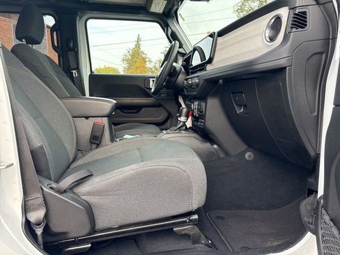 Used 2024 Jeep Wrangler Unlimited Sahara AWD/4WD image 26