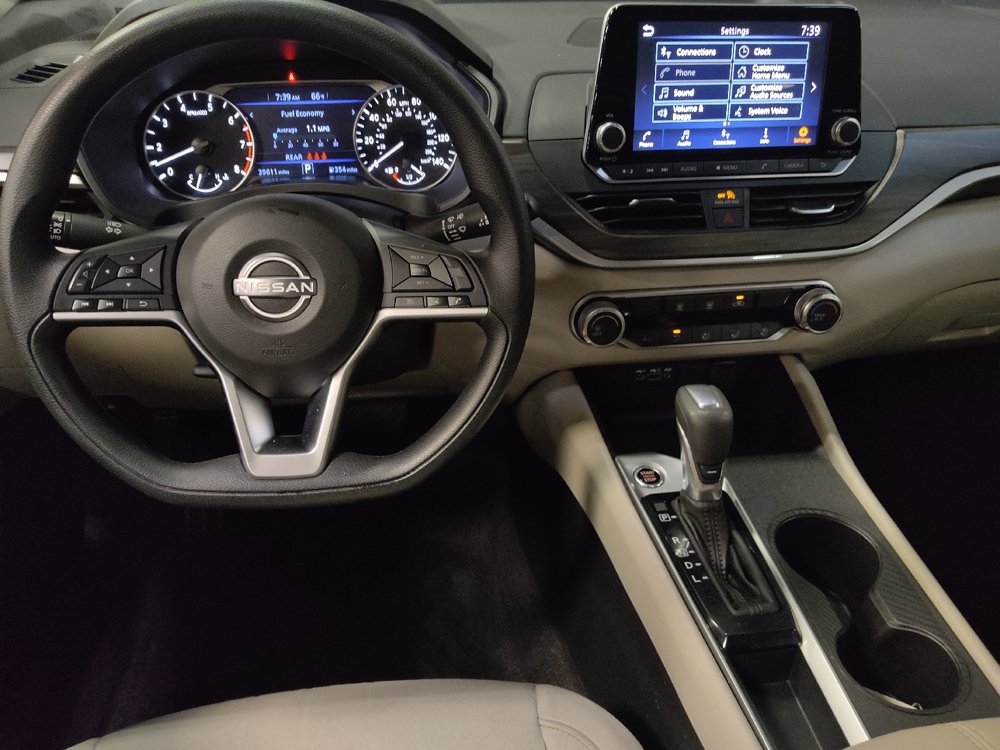 Used 2025 Nissan Altima 2.5 SV FWD image 22