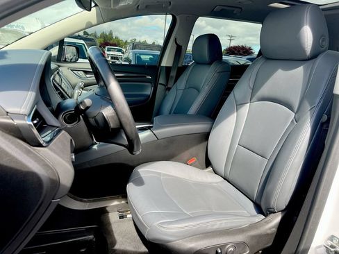 Used 2021 Buick Enclave Essence w/ Experience Buick Package AWD/4WD image 17