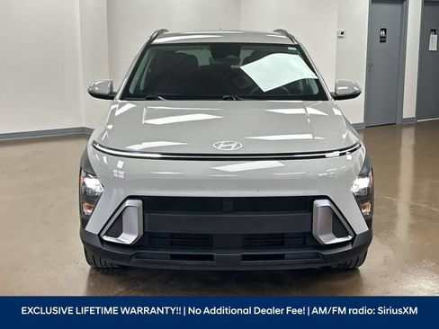Used 2025 Hyundai Kona SEL FWD image 2