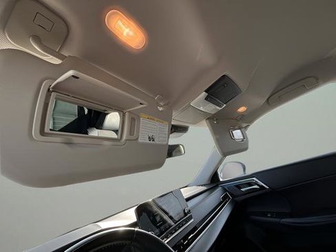 Used 2023 Mitsubishi Outlander SE image 25