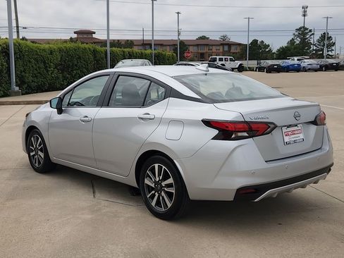 Used 2025 Nissan Versa SV image 7