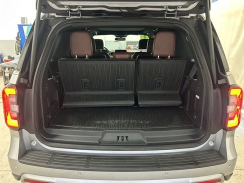 Used 2022 Ford Expedition Limited image 6