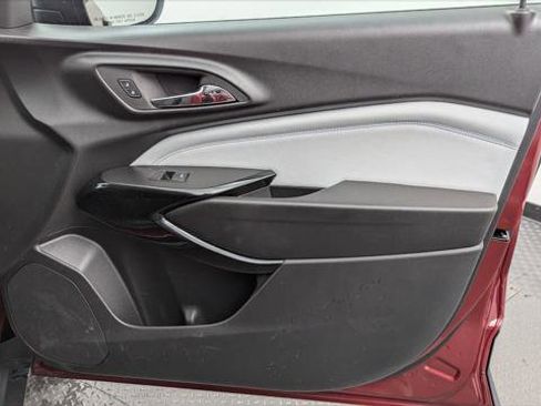 Used 2025 Chevrolet Trax LT w/ LT Convenience Package image 22