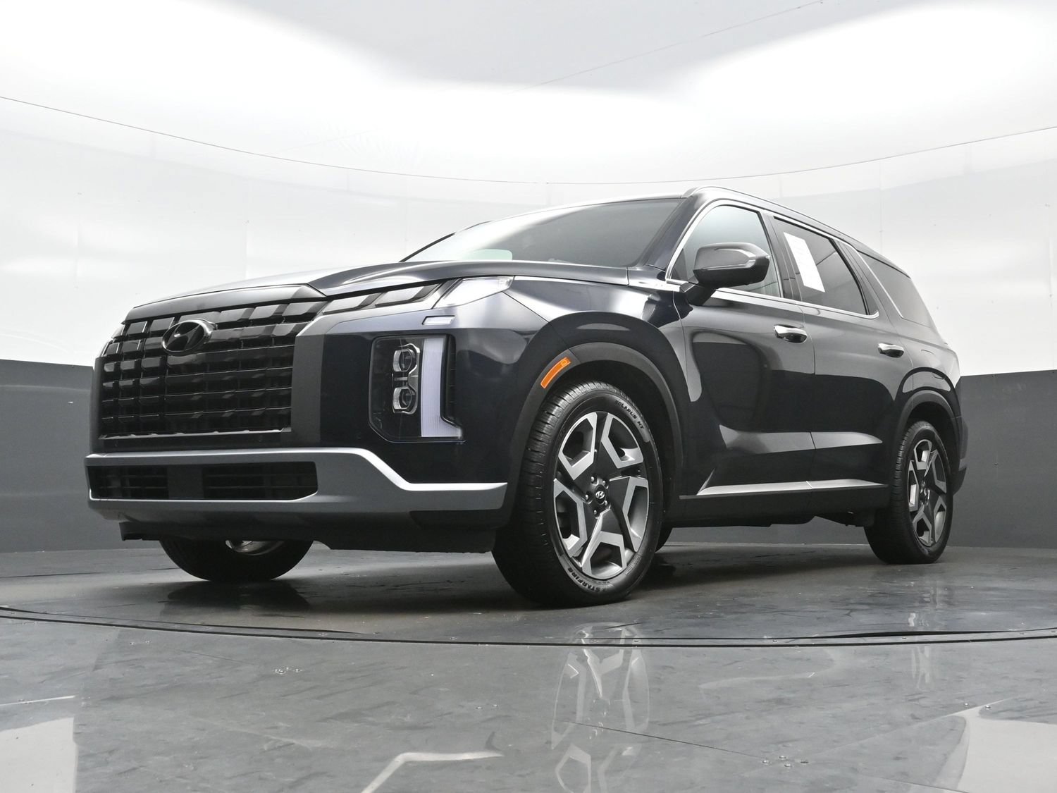 Certified 2023 Hyundai Palisade Limited w/ Cargo Package AWD/4WD image 29