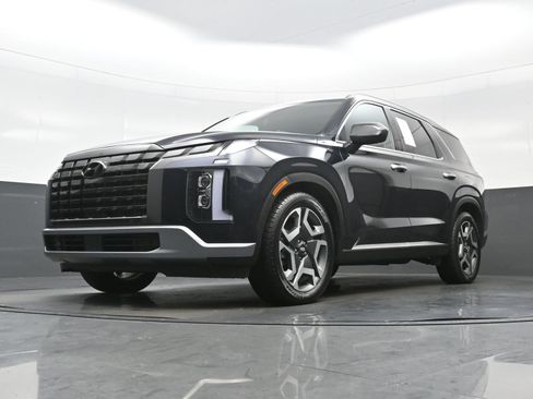 Certified 2023 Hyundai Palisade Limited w/ Cargo Package AWD/4WD image 29