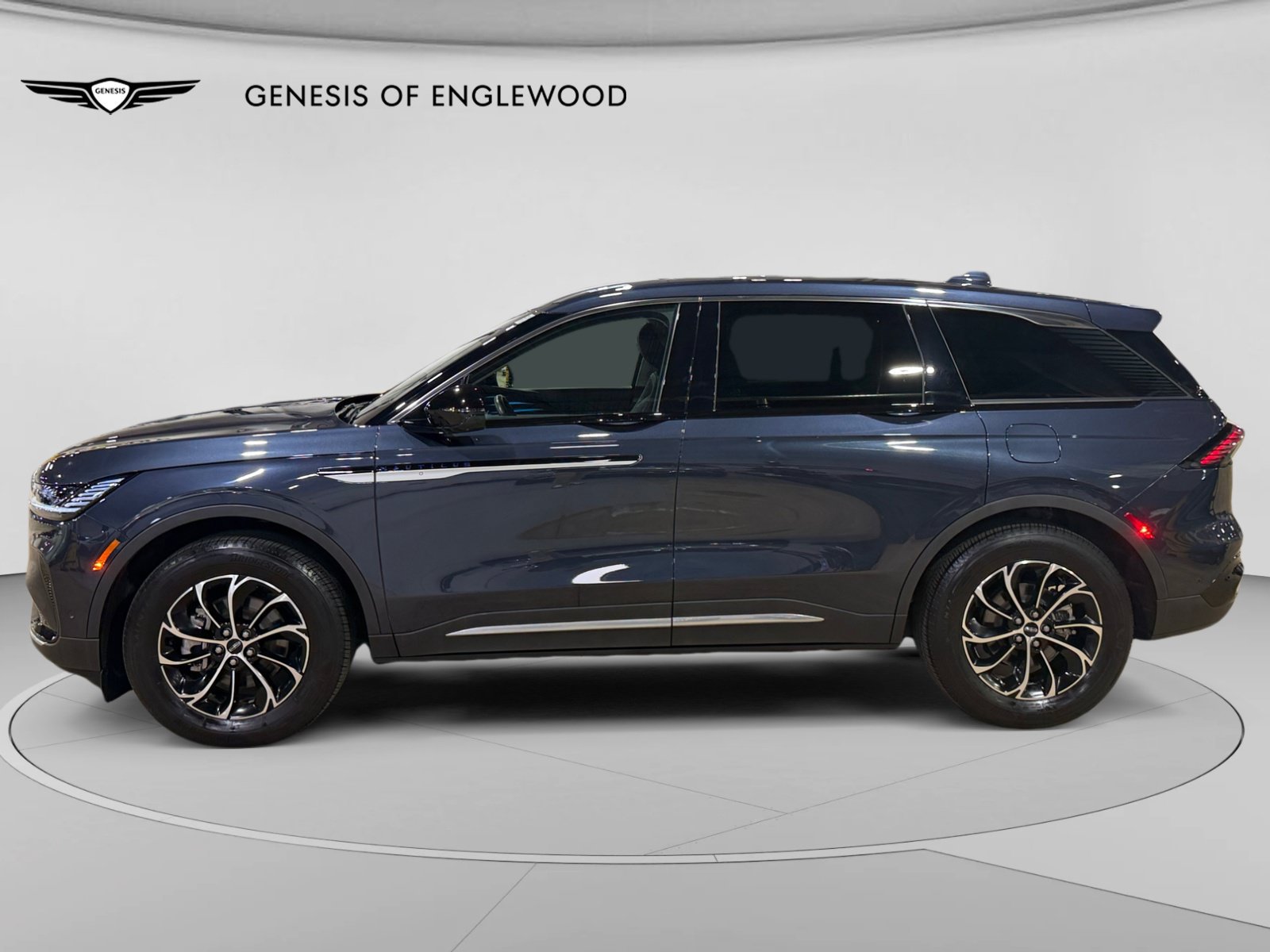 Used 2024 Lincoln Nautilus Premier AWD/4WD image 13