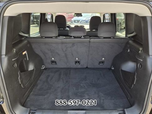 Used 2023 Jeep Renegade Latitude AWD/4WD image 16