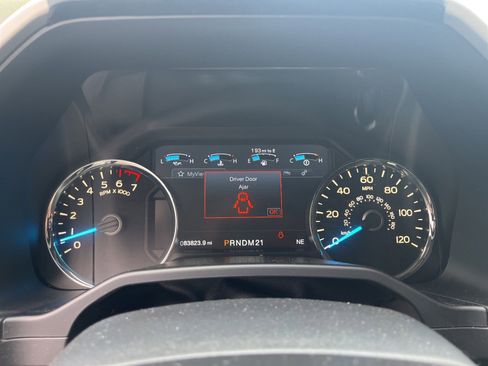 Used 2015 Ford F150 Lariat w/ Equipment Group 502A Luxury image 11