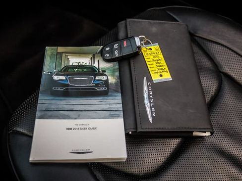 Used 2015 Chrysler 300 C RWD image 70