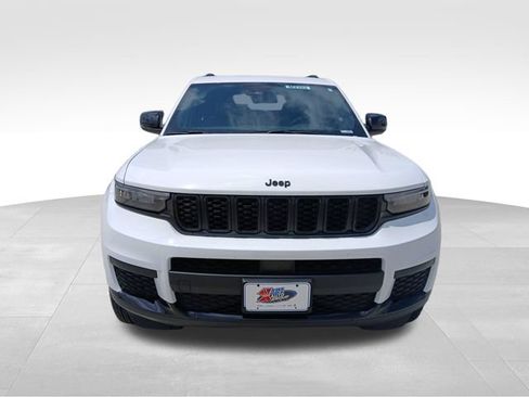 Used 2025 Jeep Grand Cherokee L Altitude AWD/4WD image 8