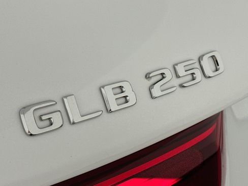 New 2026 Mercedes-Benz GLB 250 image 8