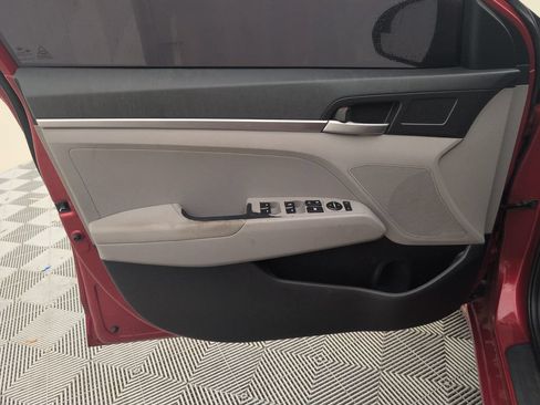 Used 2019 Hyundai Elantra SE FWD image 23