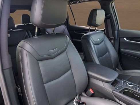 Certified 2025 Cadillac XT6 Premium Luxury FWD image 33