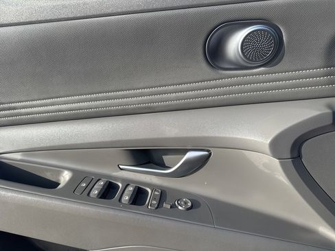 Used 2023 Hyundai Elantra SEL w/ Convenience Package image 17