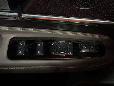 Certified 2025 Lincoln Corsair AWD image 8