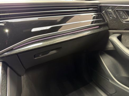 Used 2020 Audi Q8 Prestige AWD/4WD image 24