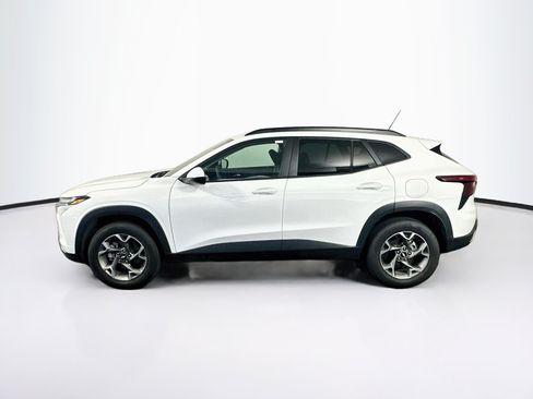 Used 2026 Chevrolet Trax LT FWD image 4
