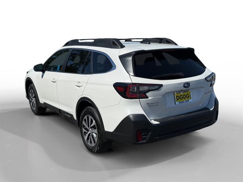 Used 2021 Subaru Outback Premium image 3