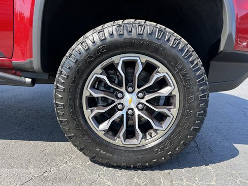 Certified 2022 Chevrolet Colorado ZR2 w/ LPO, Door Decal Package AWD/4WD image 11
