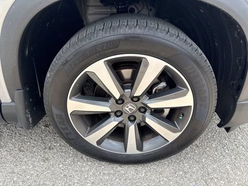 Used 2023 Honda Pilot Touring image 12