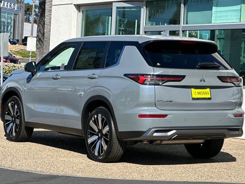 New 2026 Mitsubishi Outlander SE image 6