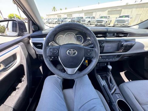 Used 2015 Toyota Corolla LE FWD image 26