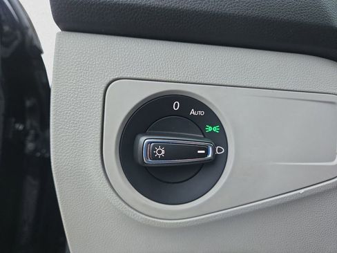 Used 2022 Volkswagen Tiguan SE R-Line image 21