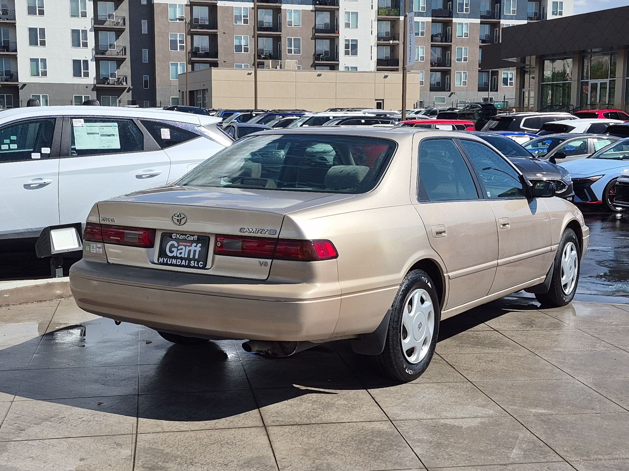 Used 1998 Toyota Camry LE FWD image 4