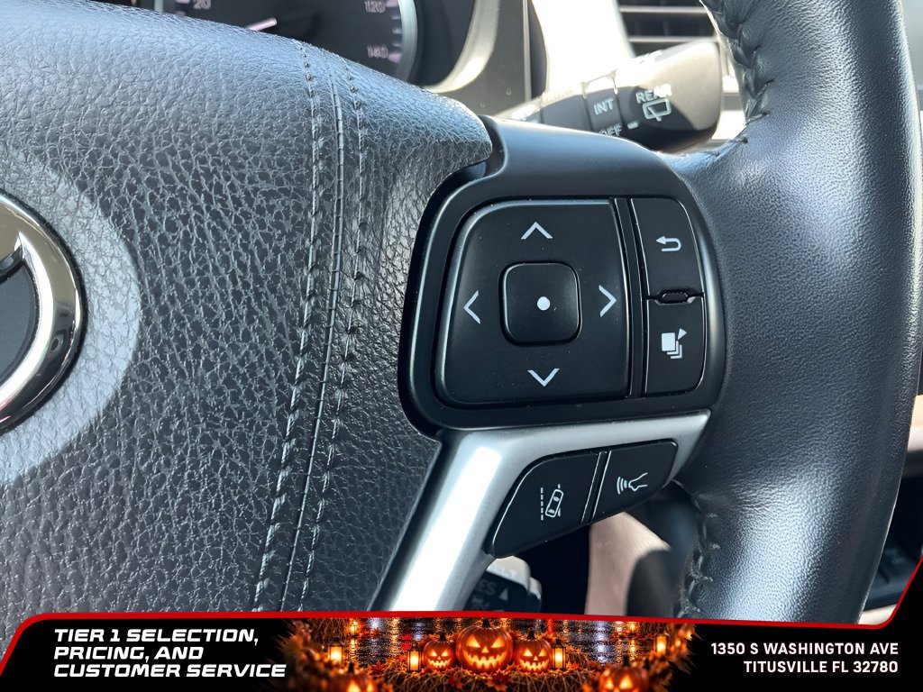 Used 2018 Toyota Highlander Plus w/ Carpet Mat Package (TMS) AWD/4WD image 31