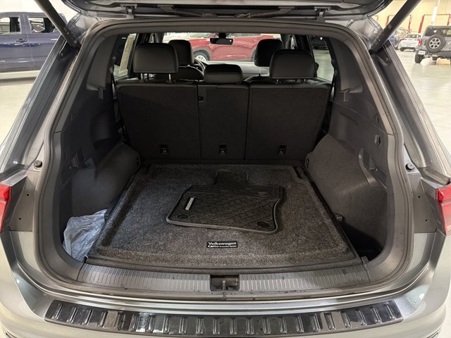 Certified 2024 Volkswagen Tiguan SE R-Line AWD/4WD image 12