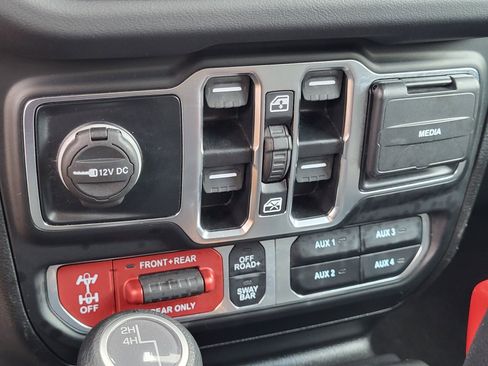 Used 2025 Jeep Wrangler Unlimited Rubicon image 23