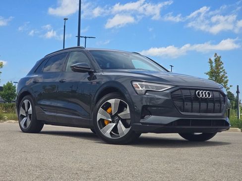 Used 2023 Audi e-tron Premium Plus w/ Premium Plus Package AWD/4WD image 2