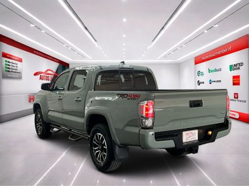 Used 2022 Toyota Tacoma TRD Sport w/ Technology Package image 5
