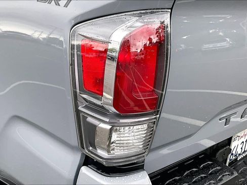 Certified 2021 Toyota Tacoma TRD Sport w/ Technology Package AWD/4WD image 28