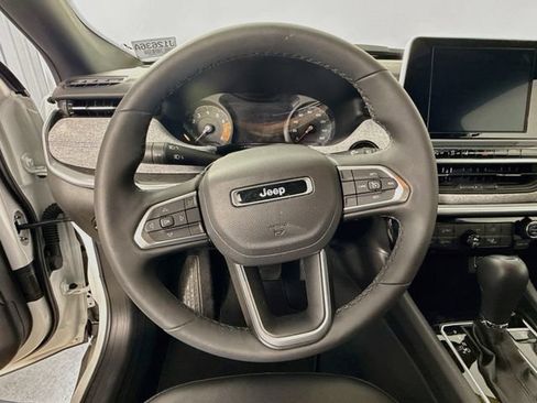 Used 2026 Jeep Compass Latitude AWD/4WD image 11