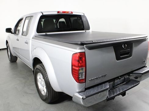 Used 2013 Nissan Frontier SV image 3