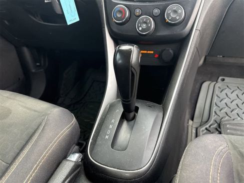 Used 2020 Chevrolet Trax LS image 15