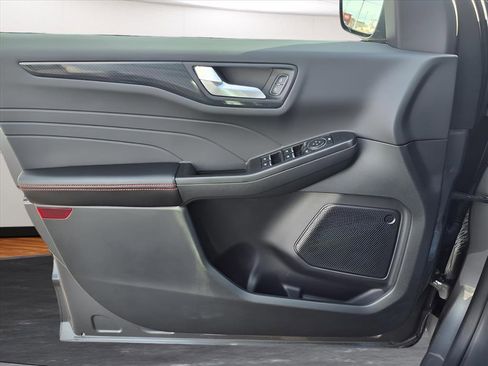 Used 2025 Ford Escape ST-Line w/ Cold Weather Package image 18