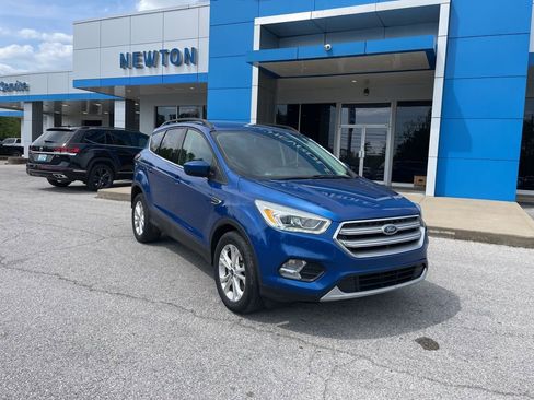 Used 2017 Ford Escape SE w/ Equipment Group 201A image 2