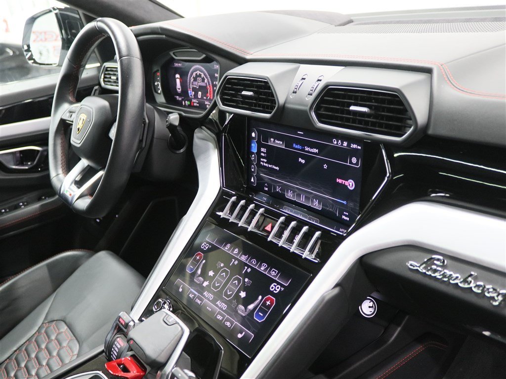 Used 2021 Lamborghini Urus AWD/4WD image 25