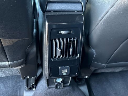 Used 2025 Jeep Compass Latitude image 30