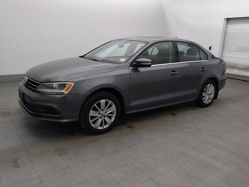 Used 2016 Volkswagen Jetta SE FWD image 2
