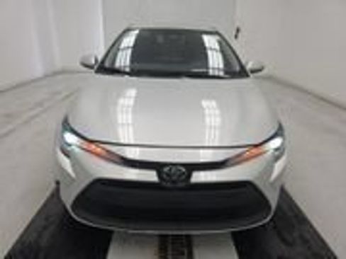 Used 2025 Toyota Corolla LE FWD image 2