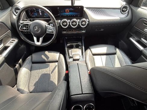 Used 2021 Mercedes-Benz GLA 250 4MATIC w/ Premium Package image 29