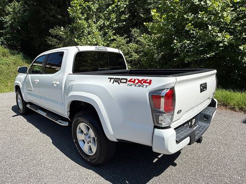 Used 2020 Toyota Tacoma TRD Sport AWD/4WD image 9