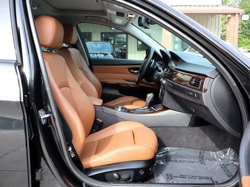 Used 2011 BMW 335i xDrive Sedan AWD/4WD image 17