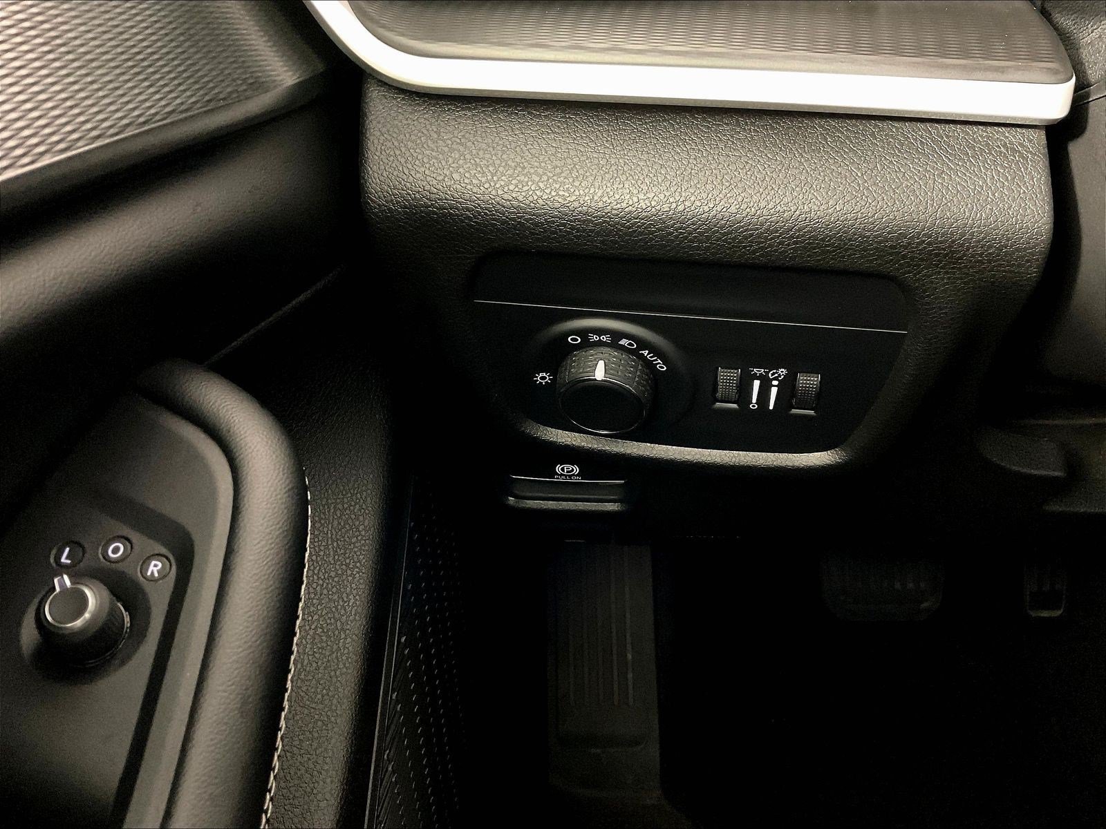 Used 2023 Jeep Grand Cherokee Altitude AWD/4WD image 15